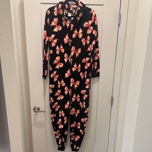 🆕 Un-bearably Cute Bow Print Pajama Hooded Onesie. M. NWT!💥❤️💥 Valentine Jammies